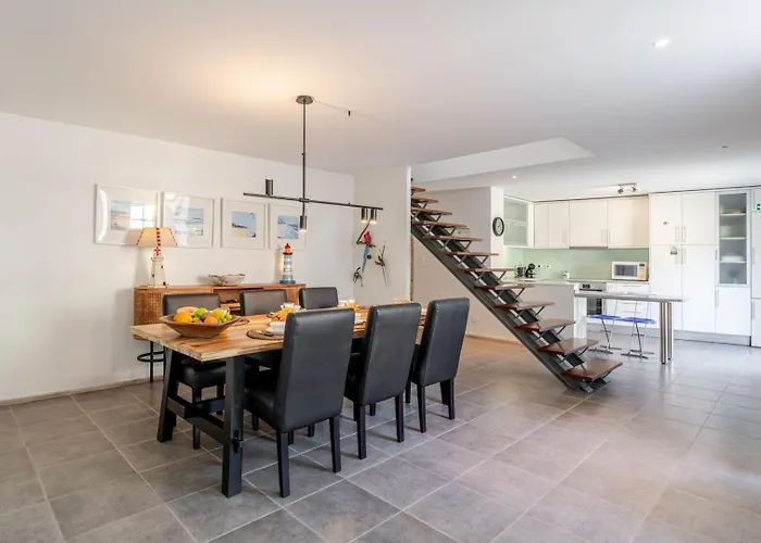 게스트하우스 Stone By The Sea - Mountain & Retreat W/pool 4*