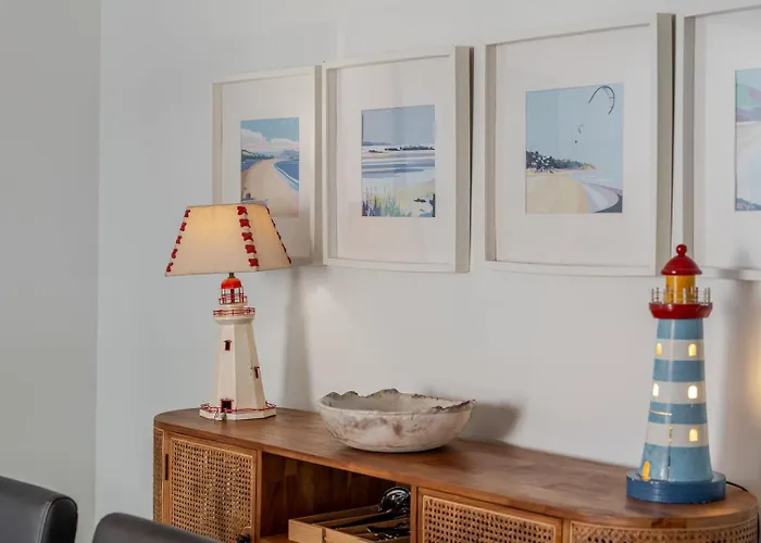 Stone By The Sea - Mountain & Retreat W/pool 게스트하우스 4*