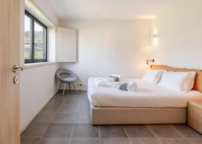 Stone By The Sea - Mountain & Retreat W/pool 4* 비아나도카스텔로