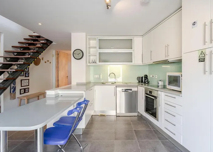 Stone By The Sea - Mountain & Retreat W/pool 4* 비아나도카스텔로