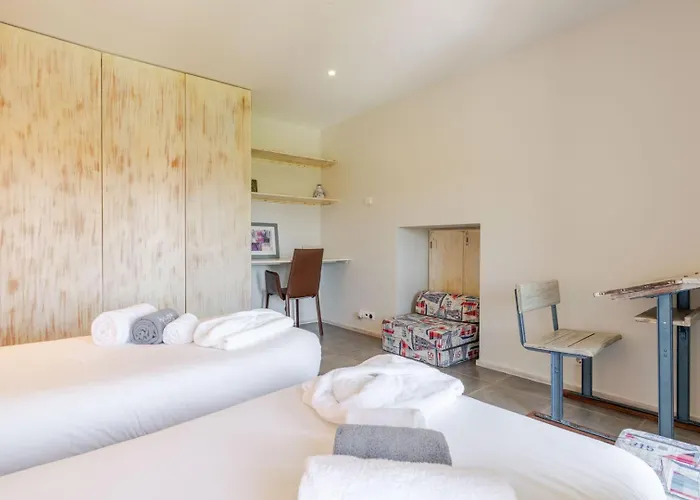 Stone By The Sea - Mountain & Retreat W/pool 게스트하우스 4*