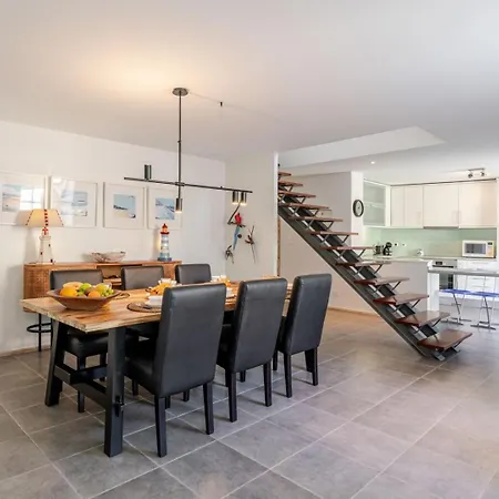 Guest house Stone By The Sea - Mountain & Retreat W/pool *